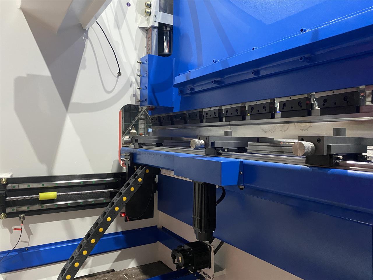 160t-4000 4-axis Cnc Hydraulic Bending Machine Press Brake 160t-4000 Freno de prensa hidráulica de la máquina dobladora CNC de 4 ejes