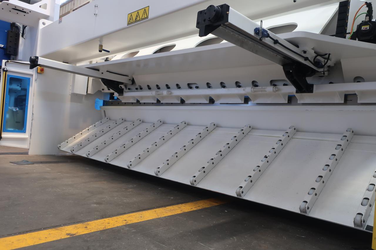 cizalla de guillotina hidráulica de 16 mm para corte de chapa 6 metros