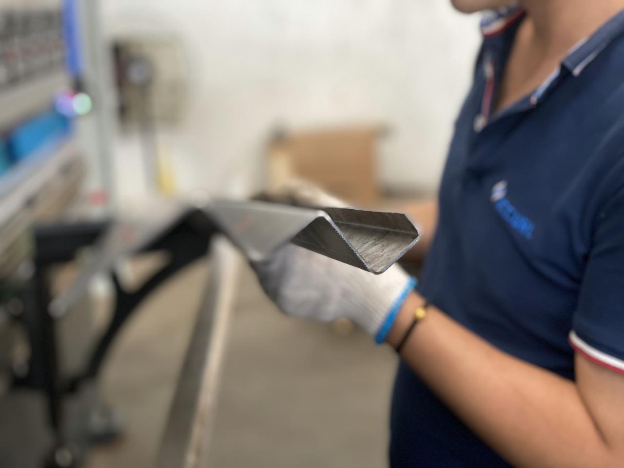 16mm Hydraulic Guillotine Shearing Machine For Sheet Metal Cutting 6 Meters cizalla de guillotina hidráulica de 16 mm para corte de chapa 6 metros