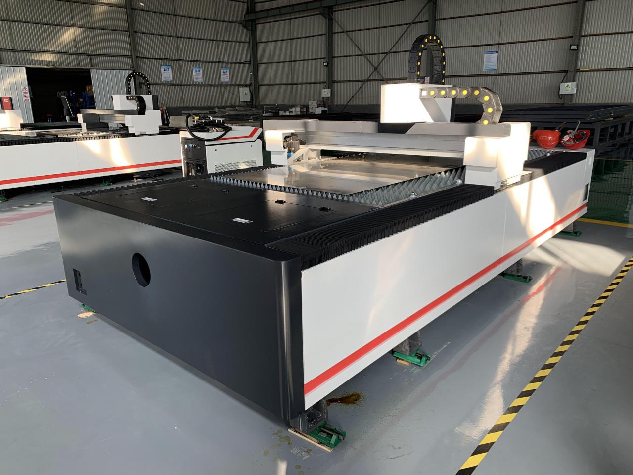 1kw 1.5kw 2kw Fiber Laser Cutting Machine For Metal Sheet Cutting 3000x1500mm cortadora del laser de la fibra de 1kw 1.5kw 2kw para el corte de chapa 3000x1500m m