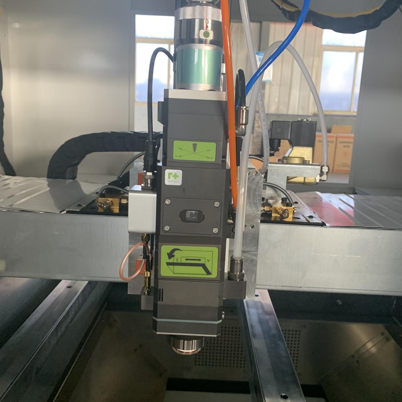 1kw 2kw Good Price Fiber Laser Cutting Machine For Sheet Metal cortadora del laser de la fibra del buen precio de 1kw 2kw para la chapa