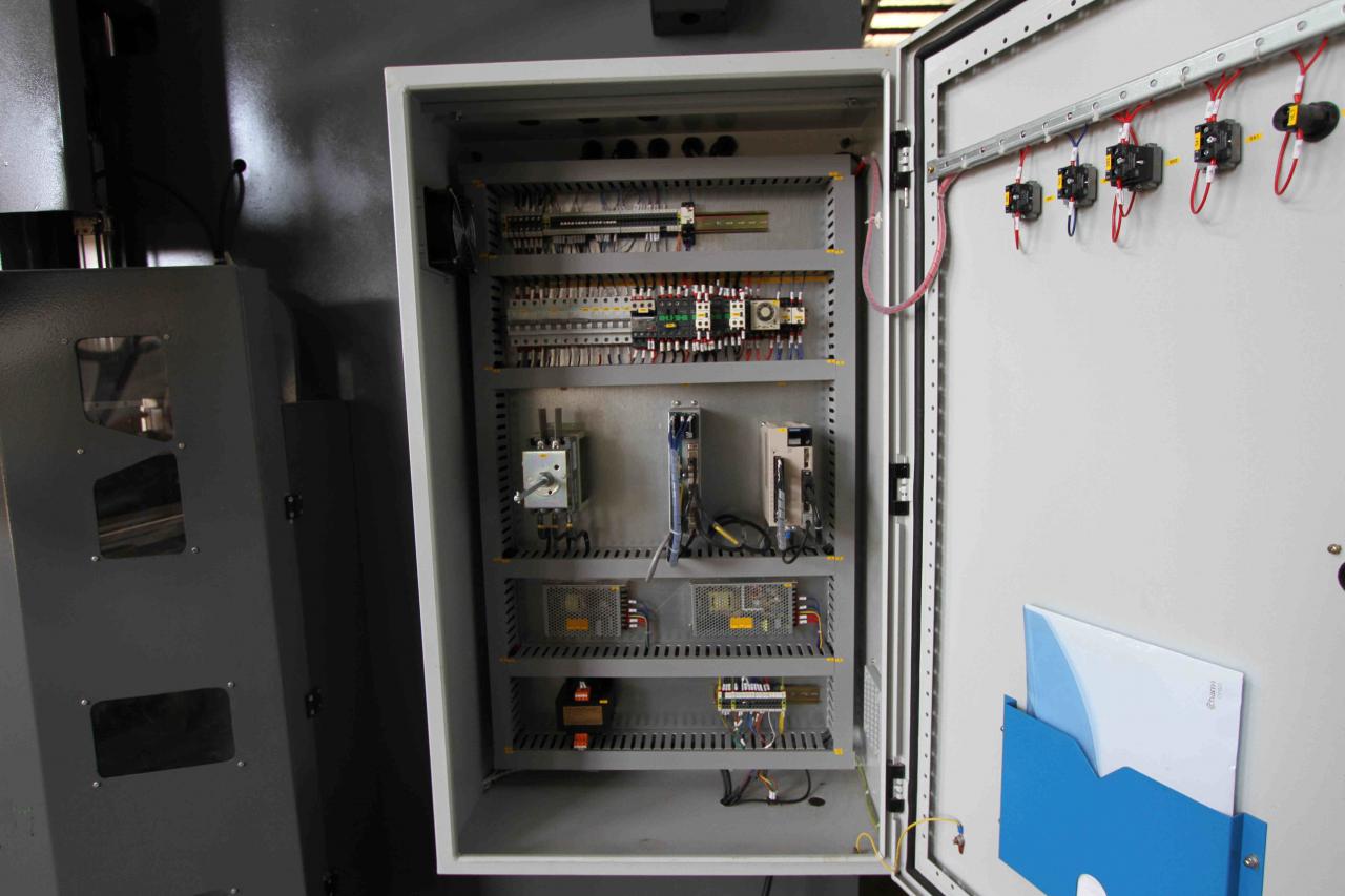 máquina del freno de la prensa hidráulica del CNC del freno de la prensa industrial estándar de 200t 300t