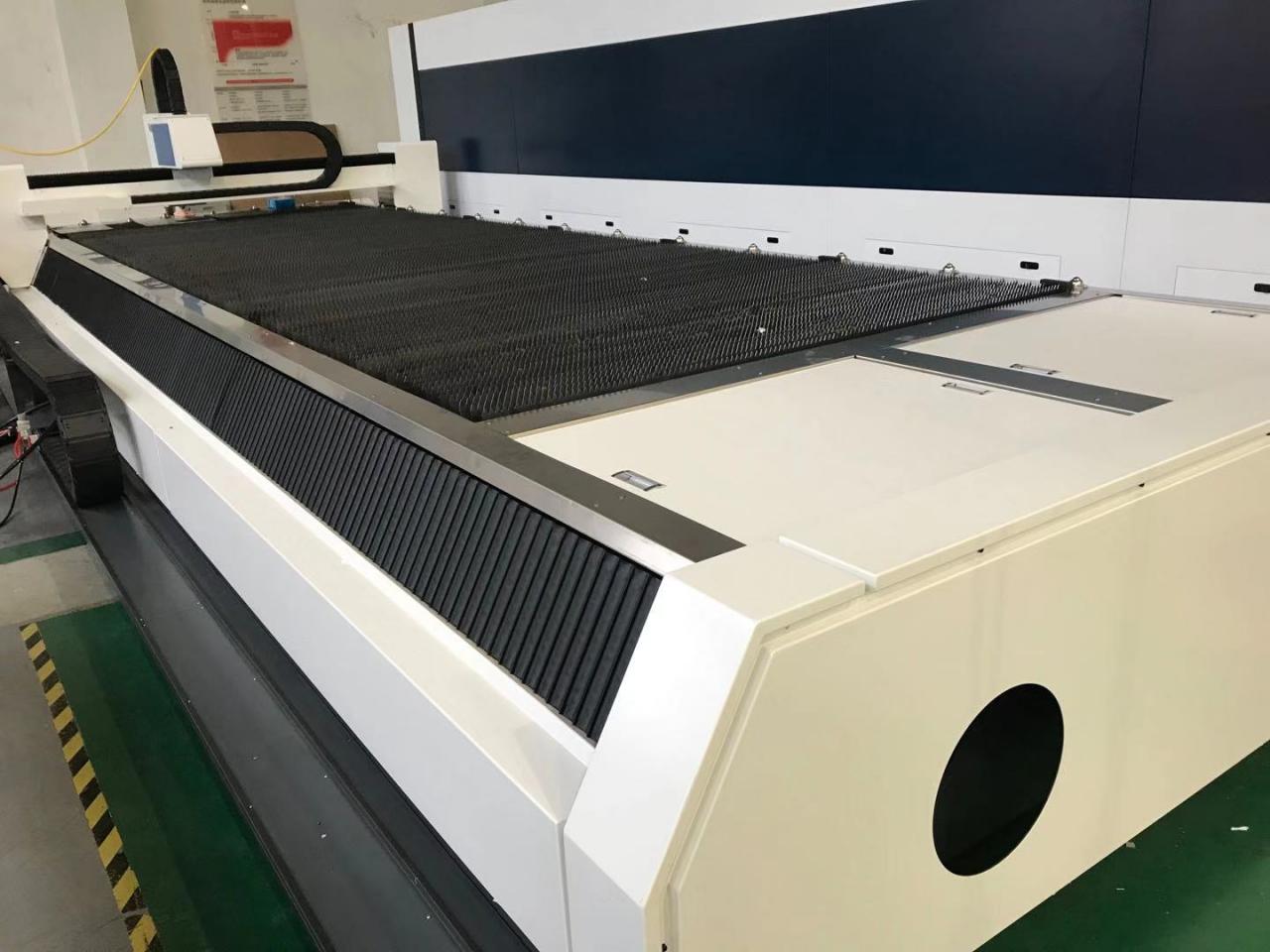 3015 4015 1kw To 6kw Cnc Fiber Laser Cutting Machine Raycus Laser Power 3015 4015 1kw al poder del laser de Raycus de la cortadora del laser de la fibra del CNC 6kw