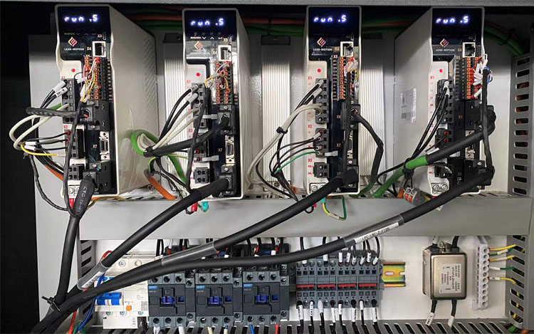 3015 Fiber Laser Cutting Machine For High-Speed Cutting Of 1-6mm Metal Materials Máquina de corte por láser de fibra 3015 para corte de alta velocidad de materiales metálicos de 1-6 mm