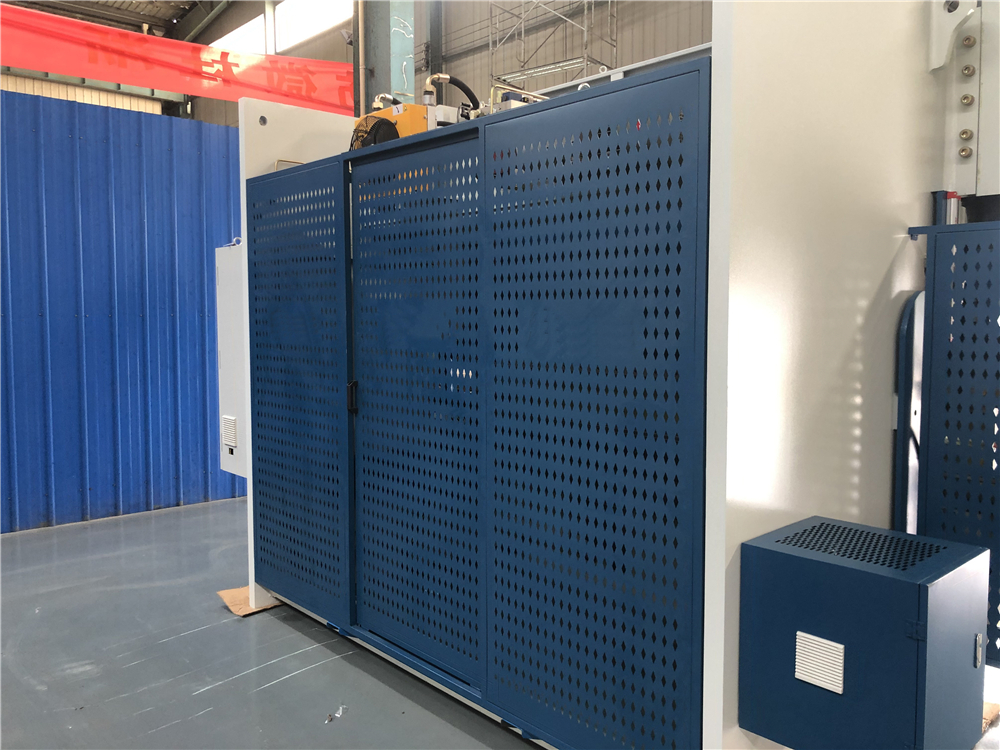 3+1 Axis Cnc Hydraulic Press Brake With Esa System Prensa plegadora hidráulica CNC de 3+1 ejes con sistema Esa