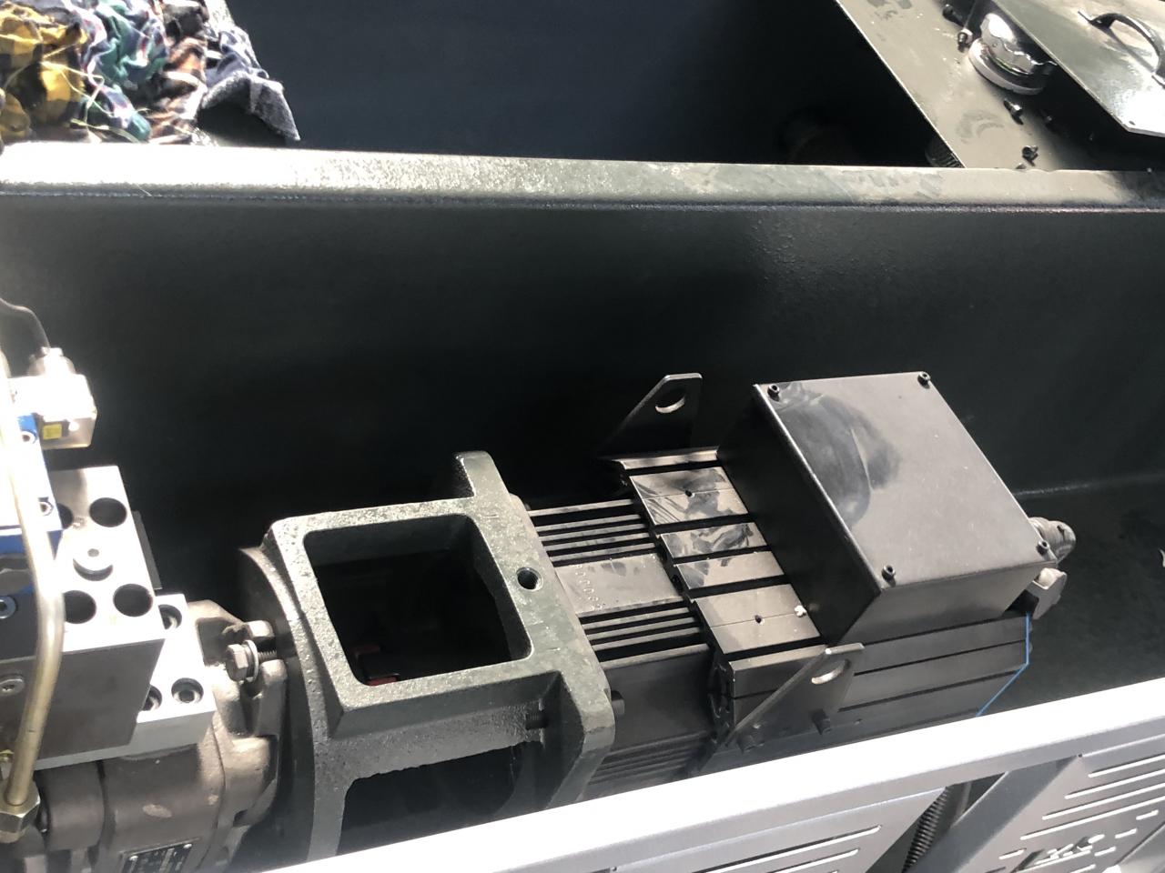 3+1 Axis Cnc Hydraulic Press Brake With Esa System Prensa plegadora hidráulica CNC de 3+1 ejes con sistema Esa