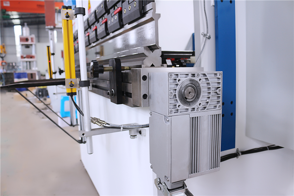 3+1 Axis Cnc Hydraulic Press Brake With Esa System Prensa plegadora hidráulica CNC de 3+1 ejes con sistema Esa