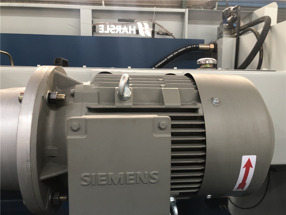 3+1 Axis Cnc Hydraulic Press Brake With Esa System Prensa plegadora hidráulica CNC de 3+1 ejes con sistema Esa