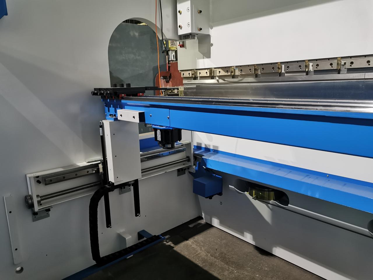 4 Axis Cnc Tandem Press Brake With Delem Da58t 2d Graphical Controller Prensa plegadora en tándem CNC de 4 ejes con controlador gráfico Delem Da58t 2d