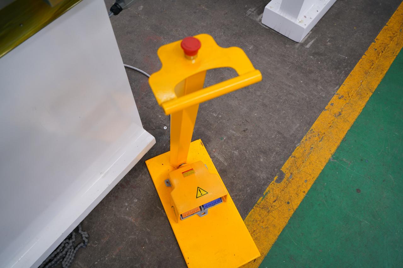 4 Axis Cnc Tandem Press Brake With Delem Da58t 2d Graphical Controller Prensa plegadora en tándem CNC de 4 ejes con controlador gráfico Delem Da58t 2d