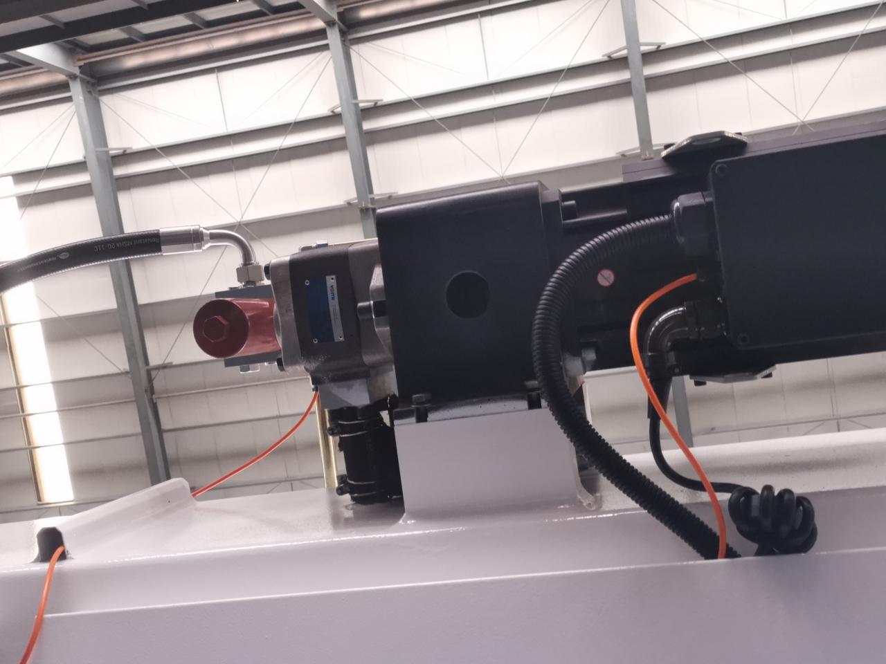 4 Axis Cnc Tandem Press Brake With Delem Da58t 2d Graphical Controller Prensa plegadora en tándem CNC de 4 ejes con controlador gráfico Delem Da58t 2d