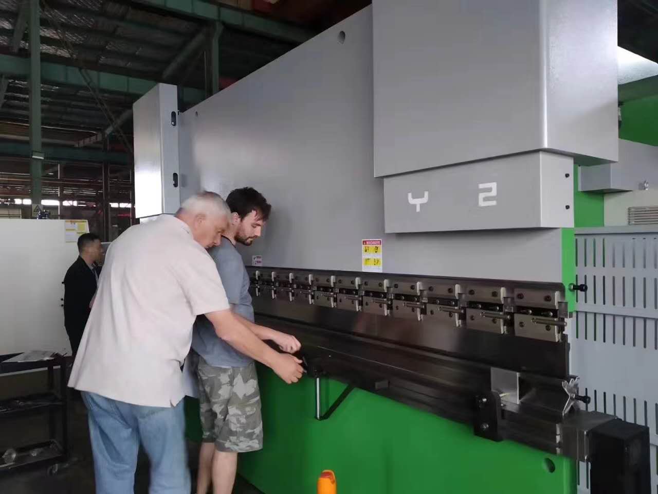 63 Ton Metal Steel Sheet Plate Bending Machine Cnc Hydraulic Press Brake For Metal Working Freno de la prensa hidráulica del CNC de la dobladora de la placa de chapa de acero del metal de 63 toneladas para trabajar el metal