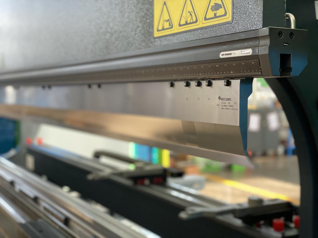 China 220t Cnc Bending Machine 6+1 Axis Hydraulic Press Brake Price China 220t Cnc Dobladora 6+1 Axis Prensa hidráulica Precio de freno