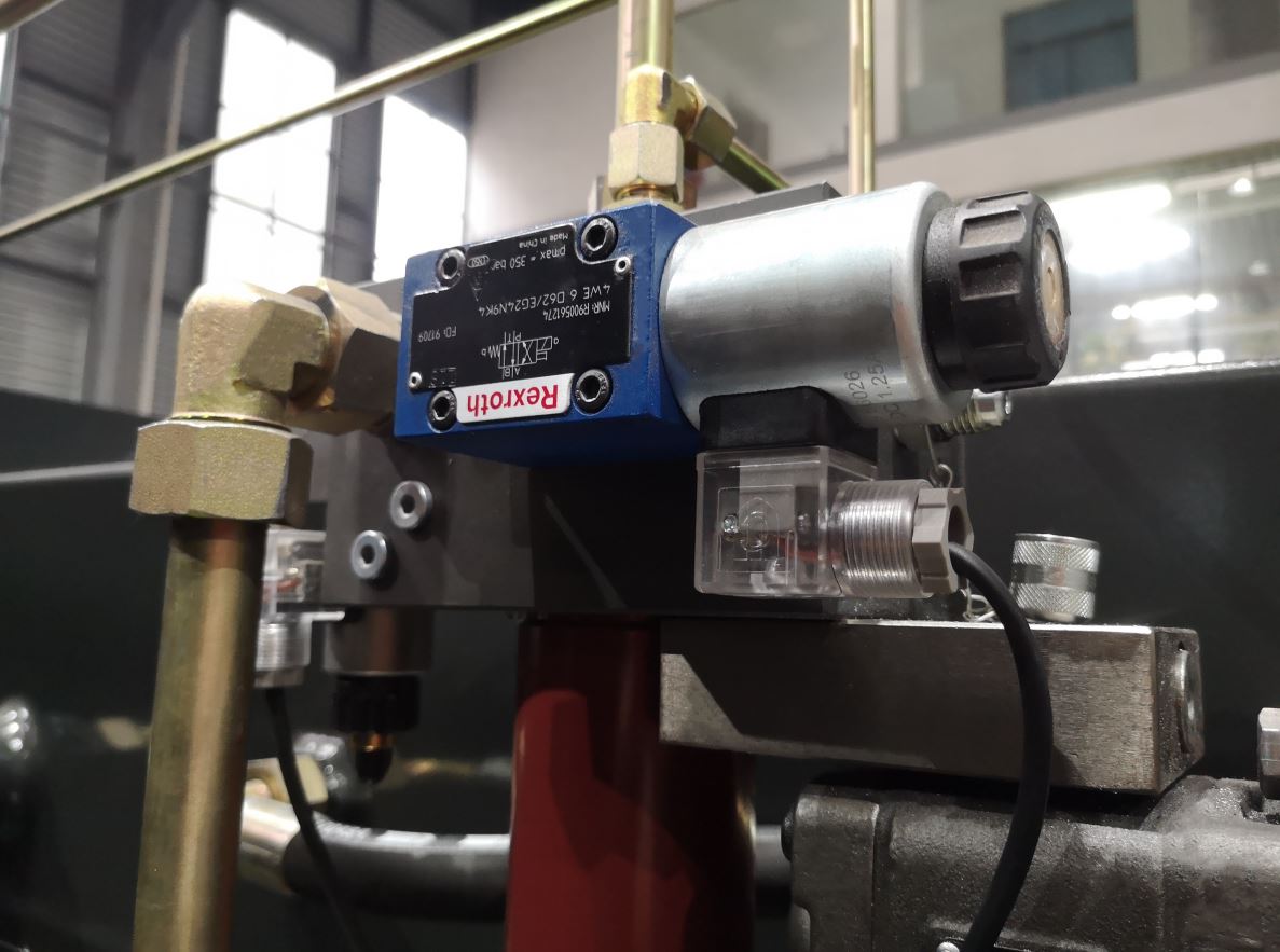 Delem Da66t 125 3+1 4+1 6+1 8+1 Cnc Hydraulic Press Brake For Metal Plate Bending Freno de prensa hidráulica Delem Da66t 125 3+1 4+1 6+1 8+1 Cnc para doblado de placa de metal