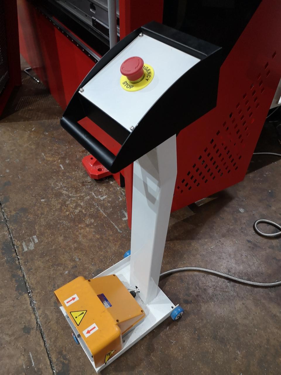 Delem Da66t 125 3+1 4+1 6+1 8+1 Cnc Hydraulic Press Brake For Metal Plate Bending Freno de prensa hidráulica Delem Da66t 125 3+1 4+1 6+1 8+1 Cnc para doblado de placa de metal