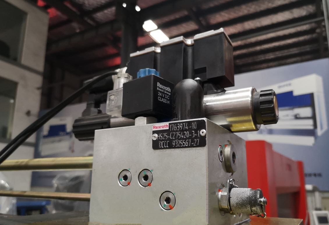 Delem Da66t 125 3+1 4+1 6+1 8+1 Cnc Hydraulic Press Brake For Metal Plate Bending Freno de prensa hidráulica Delem Da66t 125 3+1 4+1 6+1 8+1 Cnc para doblado de placa de metal