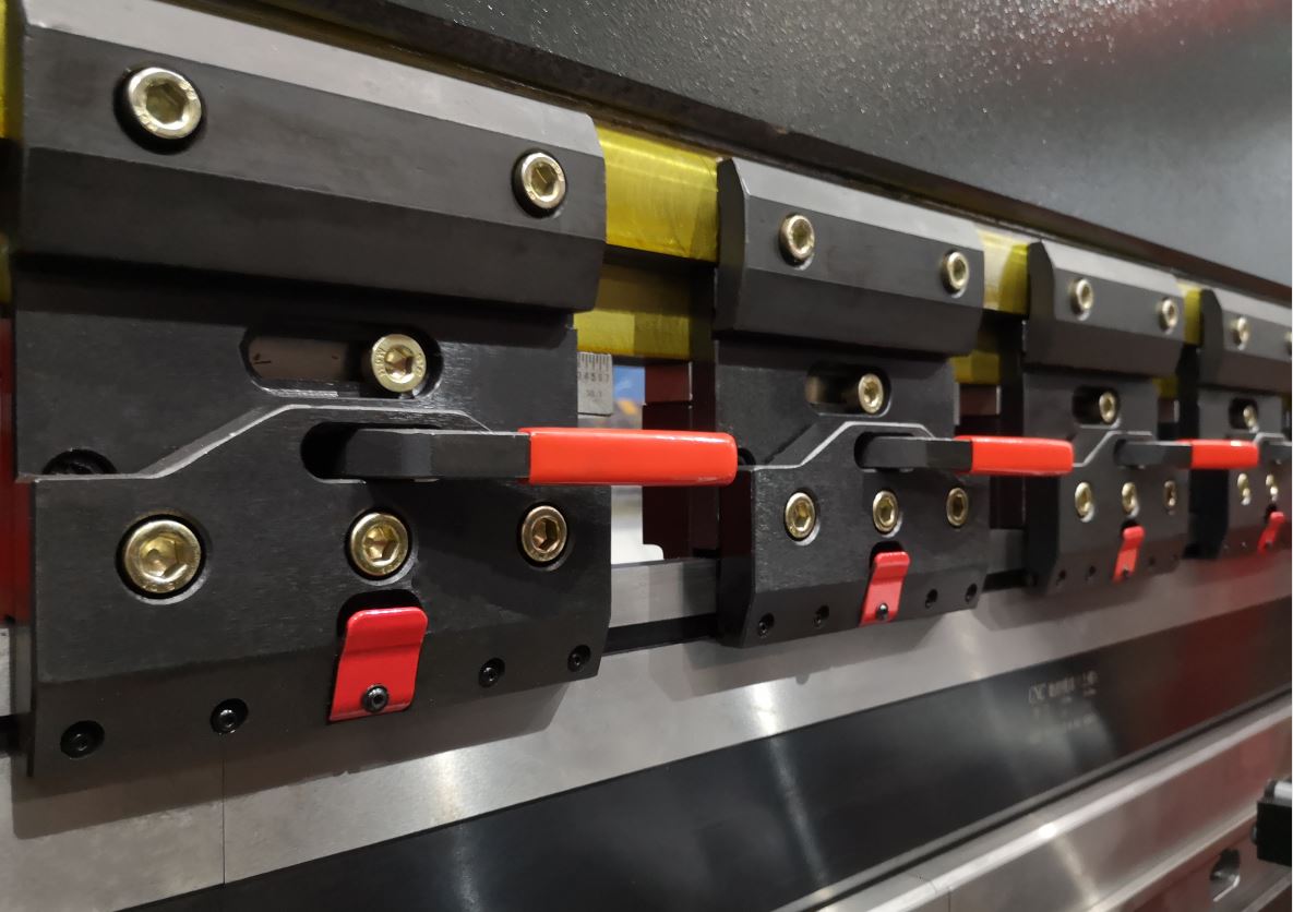 Delem Da66t 125 3+1 4+1 6+1 8+1 Cnc Hydraulic Press Brake For Metal Plate Bending Freno de prensa hidráulica Delem Da66t 125 3+1 4+1 6+1 8+1 Cnc para doblado de placa de metal