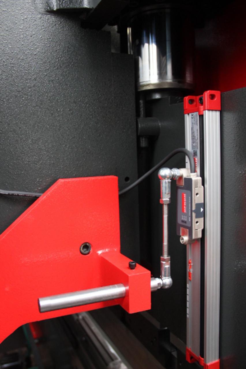 Delem Da66t 125 3+1 4+1 6+1 8+1 Cnc Hydraulic Press Brake For Metal Plate Bending Freno de prensa hidráulica Delem Da66t 125 3+1 4+1 6+1 8+1 Cnc para doblado de placa de metal