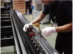 Fiber Laser Cutting Machine Masterline 8kw,4000x2000mm,With Ipg Laser Source Máquina de corte por láser de fibra Masterline 8kw, 4000x2000 mm, con fuente de láser IPG