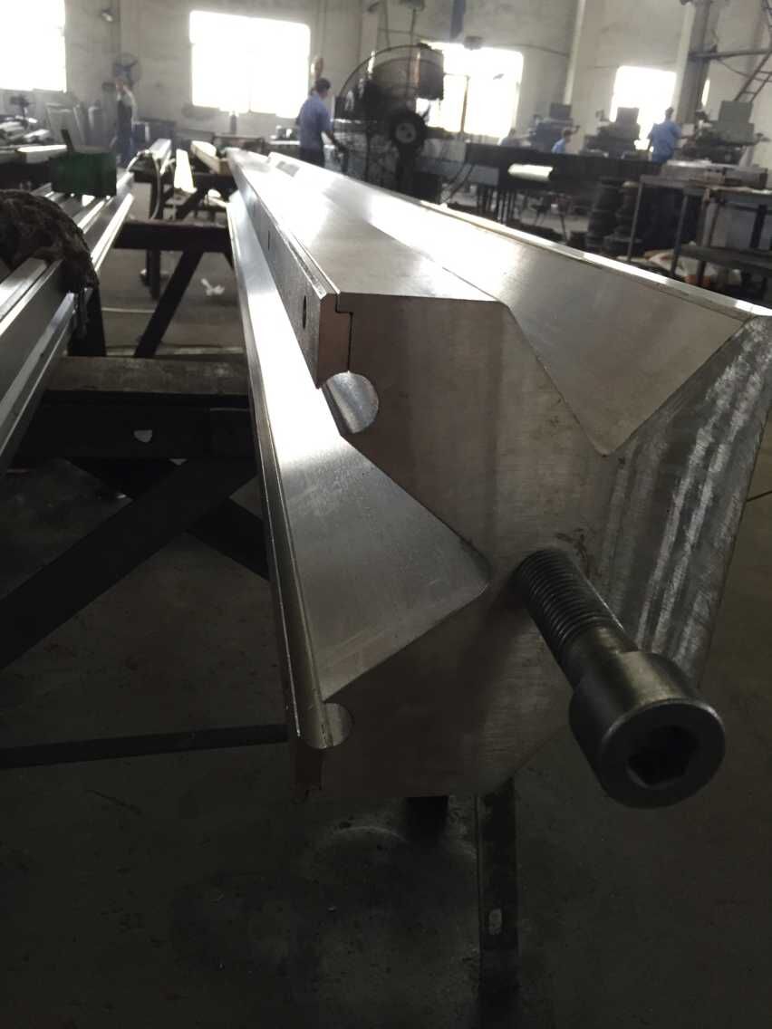 Full Automatic High Power Sheet Bending Machine And Cnc Press Brake Machine Dobladora automática completa de láminas de alta potencia y máquina plegadora CNC