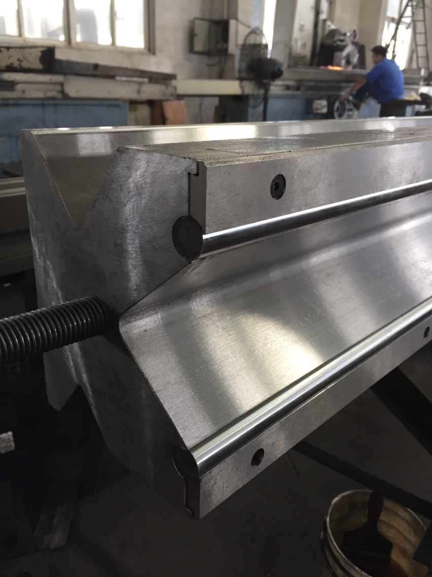 Full Automatic High Power Sheet Bending Machine And Cnc Press Brake Machine Dobladora automática completa de láminas de alta potencia y máquina plegadora CNC