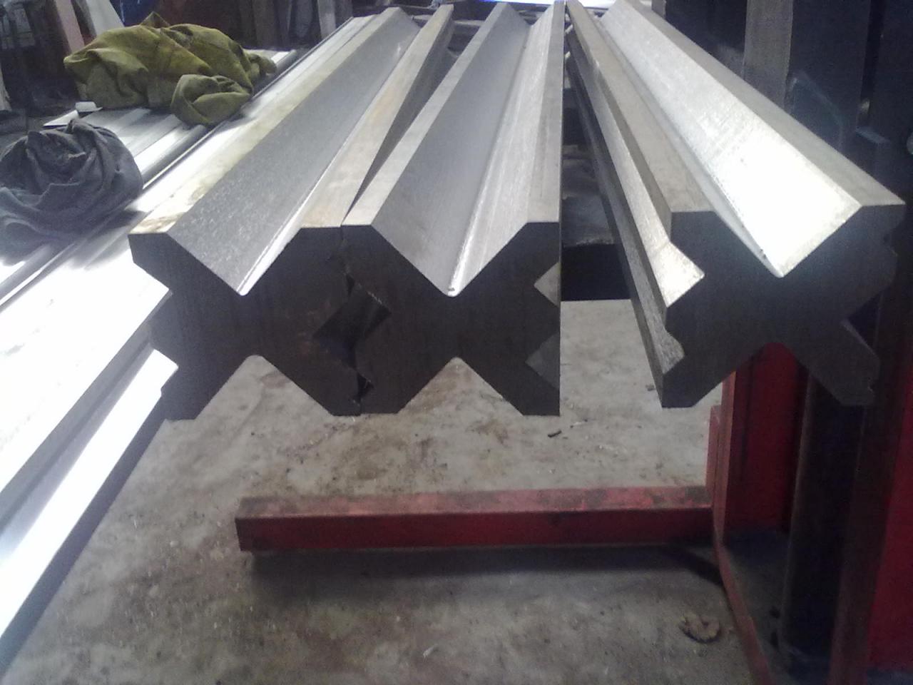 Full Automatic High Power Sheet Bending Machine And Cnc Press Brake Machine Dobladora automática completa de láminas de alta potencia y máquina plegadora CNC