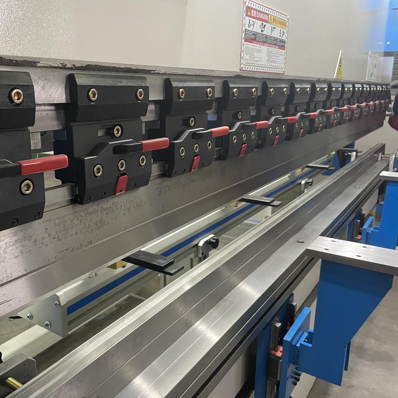 High Quality 3m Press Brake Machine Hydraulic 100 Ton For Sheet Metal Bending Máquina hidráulica de alta calidad del freno de la prensa de 3m 100 toneladas para el doblado de chapa