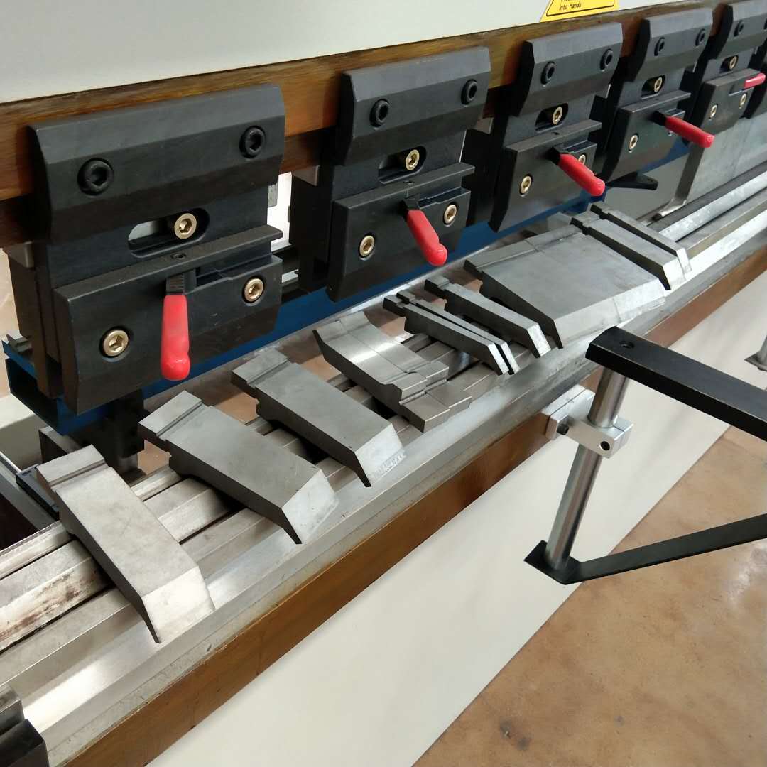 Prensa plegadora hidráulica de 130t/3200mm 4+1 Axis Delem Da53t Cnc Press Brake