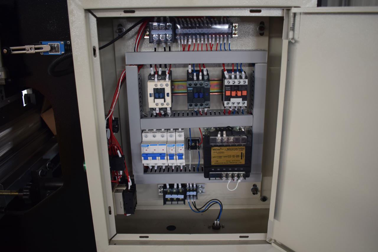 Máquina hidráulica de plegado de chapa metálica Cnc Press Brake Wc67y