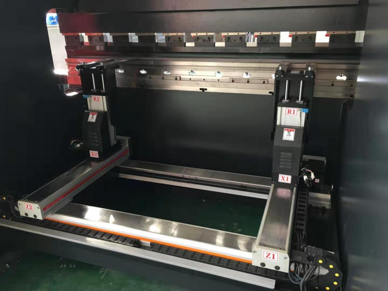 Hydraulic Stainless Steel Wc67y/k-300/6000 Mould Crowning Press Brake Acero inoxidable hidráulico Wc67y/k-300/6000 Prensa plegadora de coronación de moldes