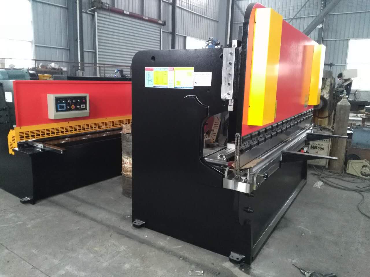 Hydraulic Swing Beam Guillotine Shears Qc12y-4x2500 Cizallas de guillotina de viga oscilante hidráulica Qc12y-4x2500