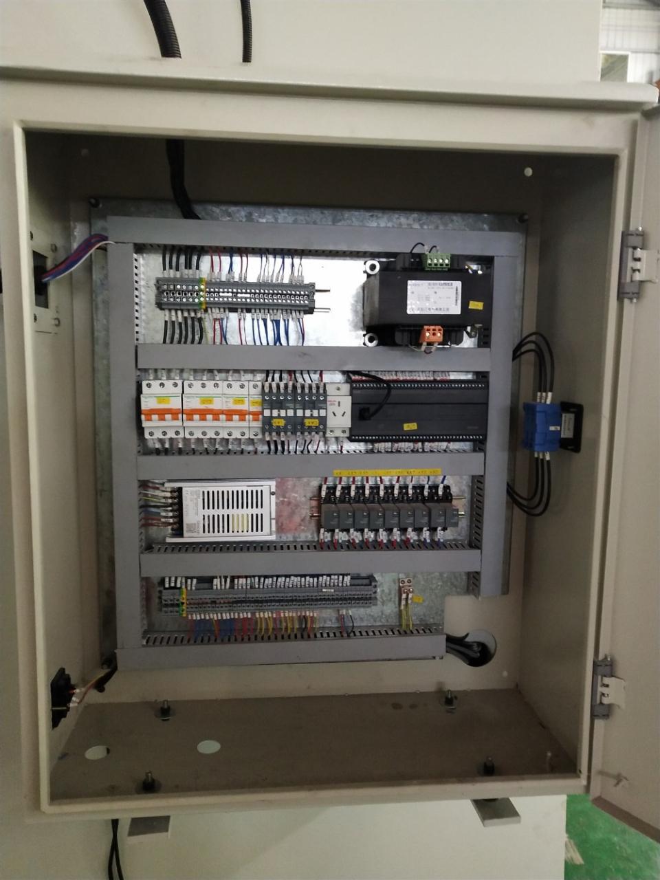 Prensa punzonadora de alto rendimiento con embrague de fricción neumática