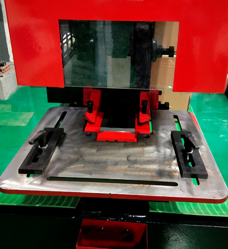 Q35y Series Hydraulic Ironworker Shearing And Punching Machine Cizalla y punzonadora hidráulica serie Q35y Ironworker