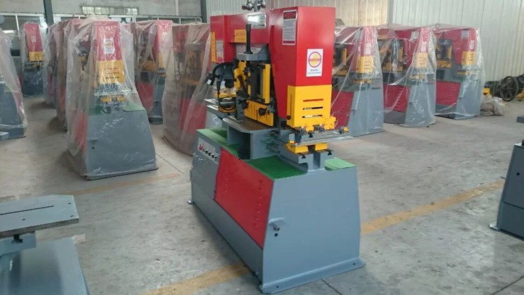 Q35y Series Multifunctional Hydraulic Iron Worker Combined Shearing And Punching Machine Cizalla y punzonadora combinadas de trabajador de hierro hidráulico multifuncional de la serie Q35y