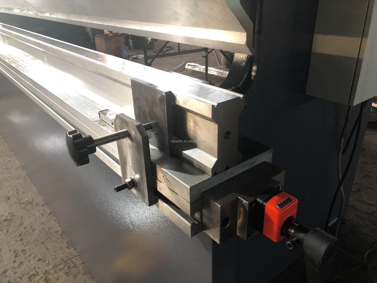 Wc67k Cnc Aluminum Iron Plate Hydraulic Press Brake Cnc Metal Sheet Bending Machine Wc67k Cnc Placa de hierro de aluminio Prensa hidráulica Freno CNC Máquina dobladora de láminas de metal